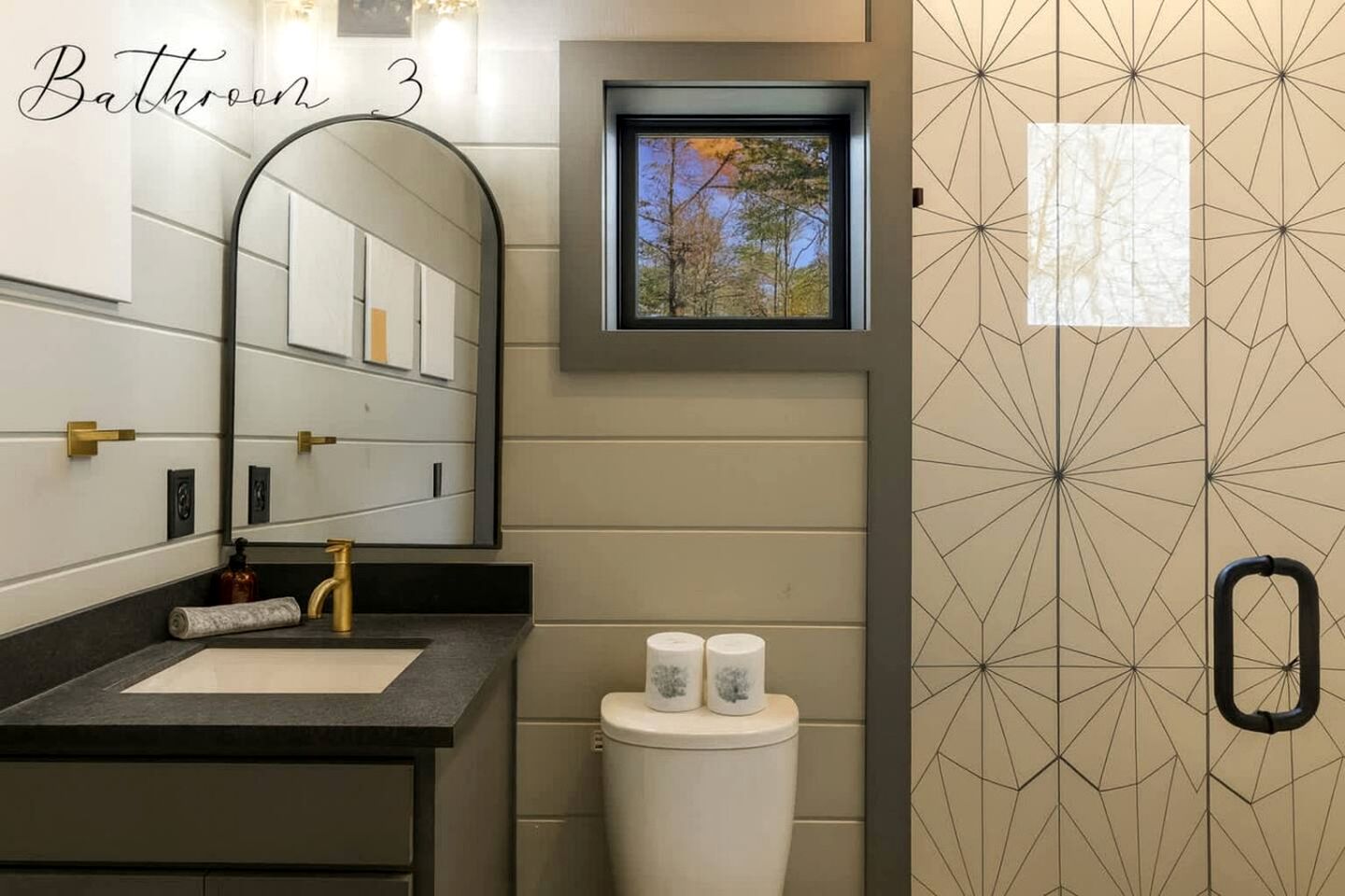 Secluded Luxury Cabin with Hot Tub & Fishing Pond Near Broken Bow Lake, Broken Bow OK