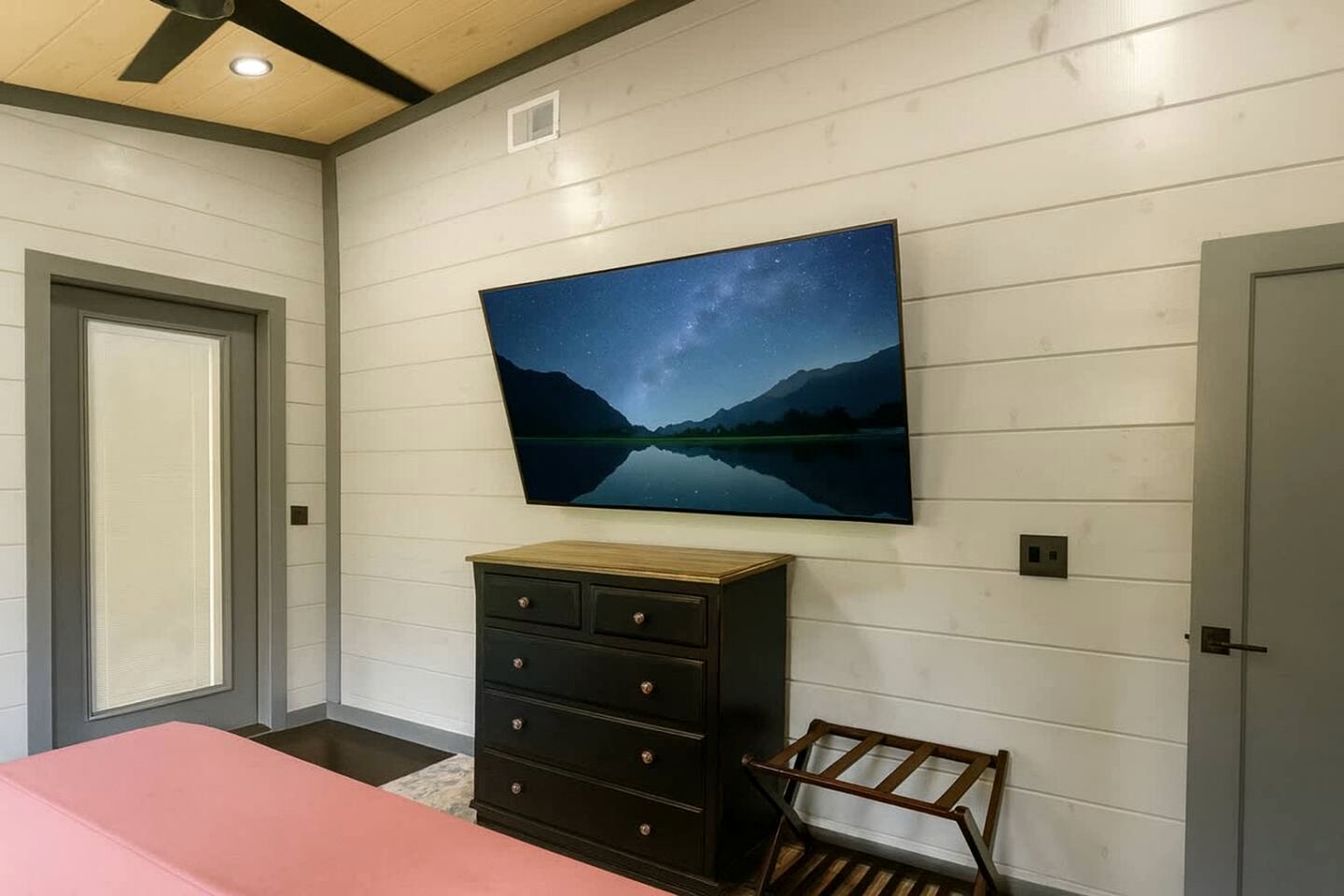 Secluded Luxury Cabin with Hot Tub & Fishing Pond Near Broken Bow Lake, Broken Bow OK