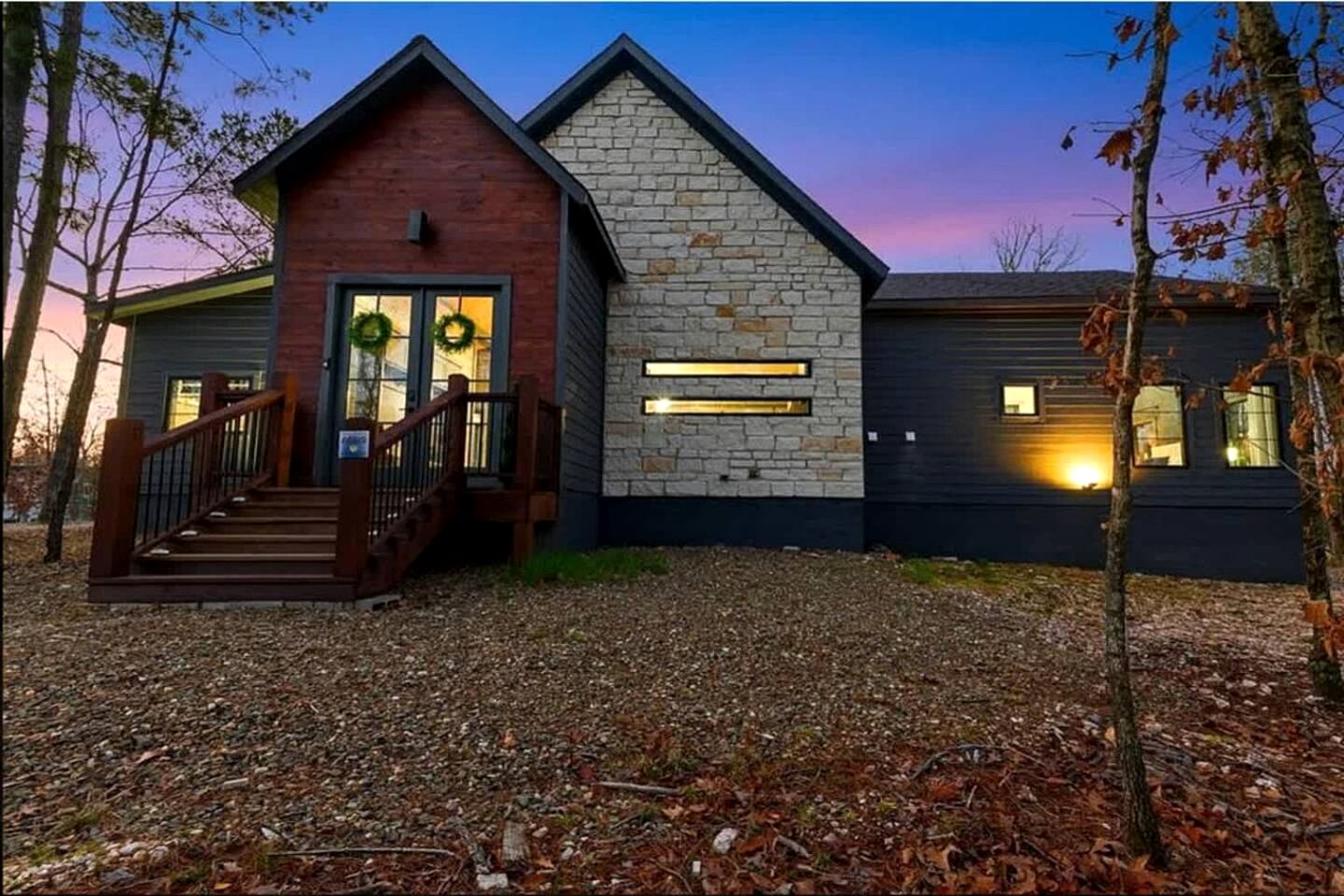 Secluded Luxury Cabin with Hot Tub & Fishing Pond Near Broken Bow Lake, Broken Bow OK