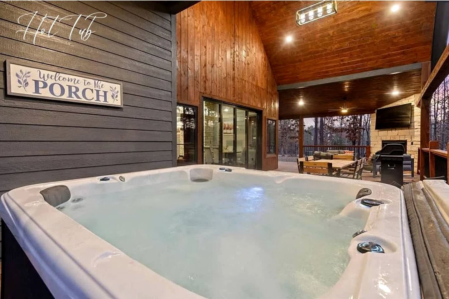 Secluded Luxury Cabin with Hot Tub & Fishing Pond Near Broken Bow Lake, Broken Bow OK