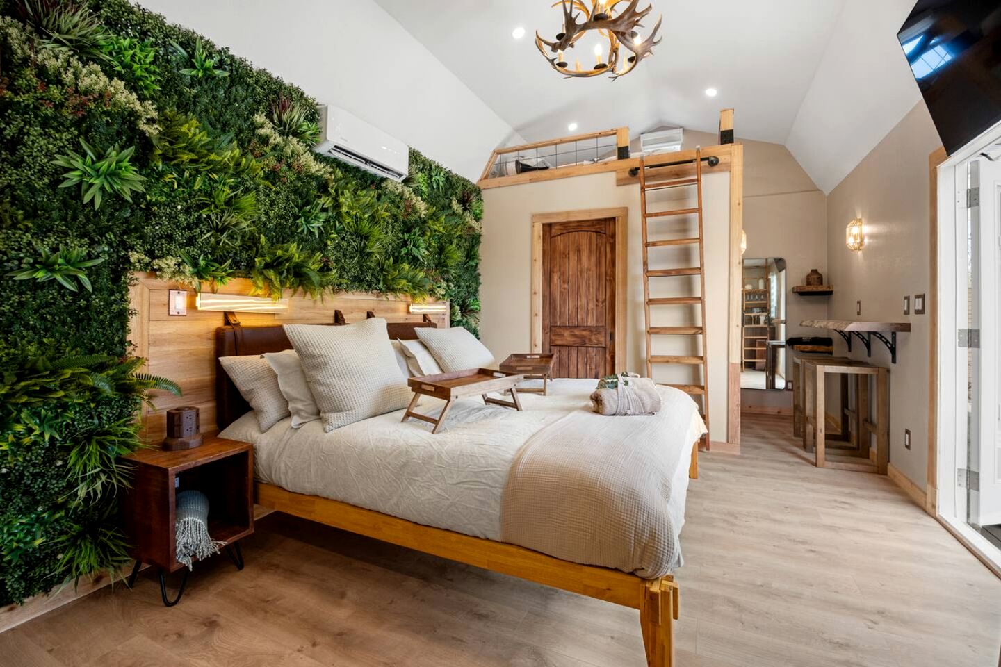 Secluded Luxury Couples Cabin with a Sauna and a Pool, Perfect for a Romantic Weekend in Texas Hill Country