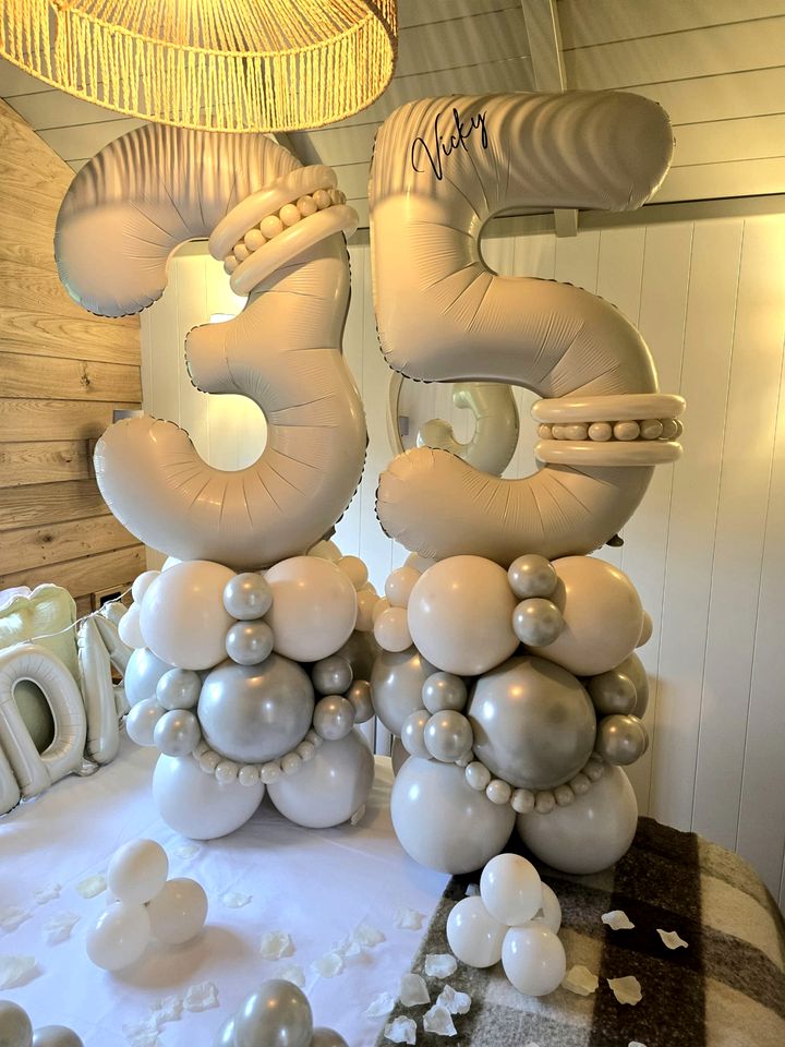 Secluded Luxury Lodge with Hot Tub, Sauna & Outdoor Cinema, Peaceful Retreat Near Binsted, England