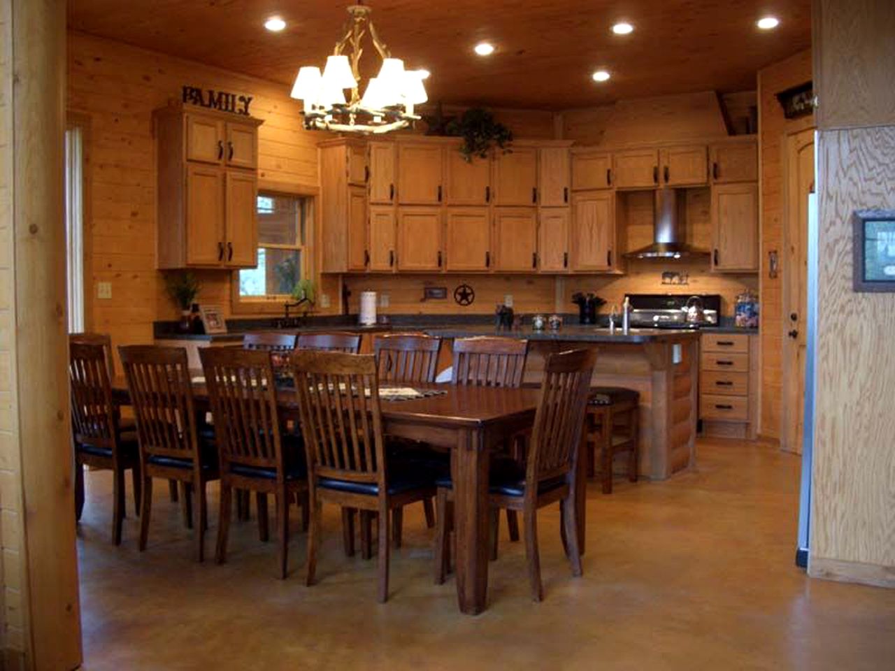 Spacious and Secluded Luxury Rental Overlooking a Glittering Private Lake in Konawa, Oklahoma