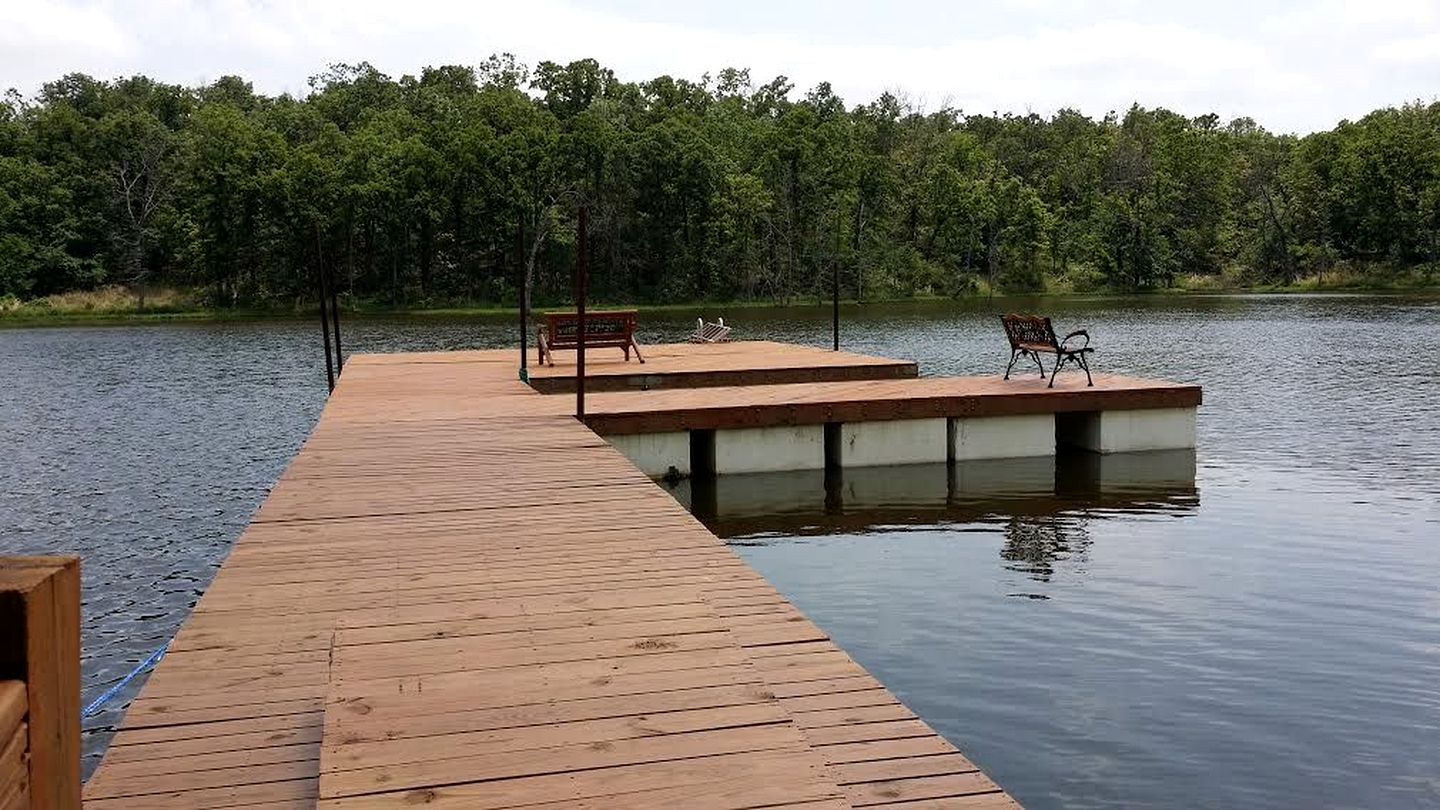 Spacious and Secluded Luxury Rental Overlooking a Glittering Private Lake in Konawa, Oklahoma