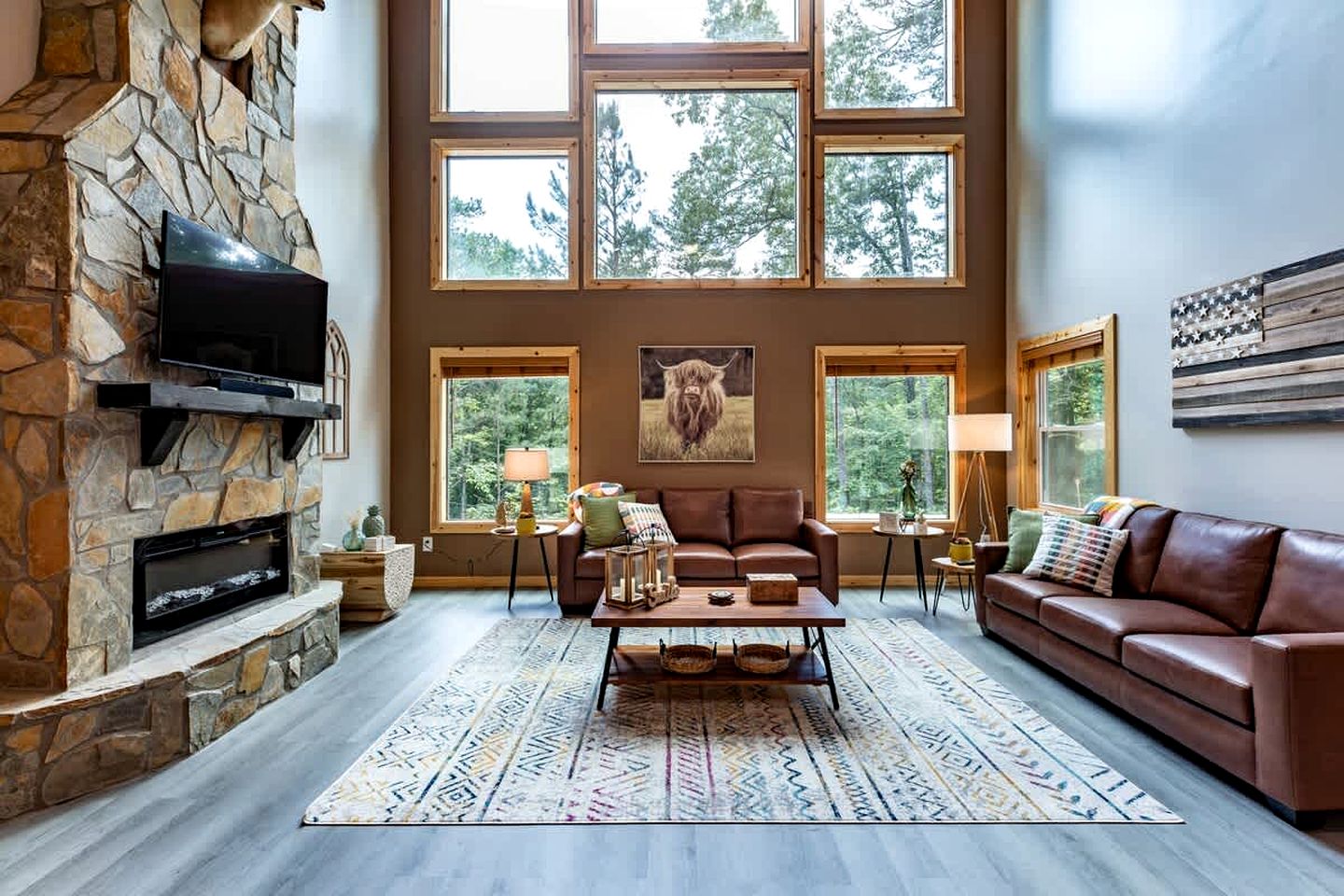 Secluded and Modern Cabin with Hot Tub near the Coosawattee River, Perfect for a Georgia Weekend Getaway