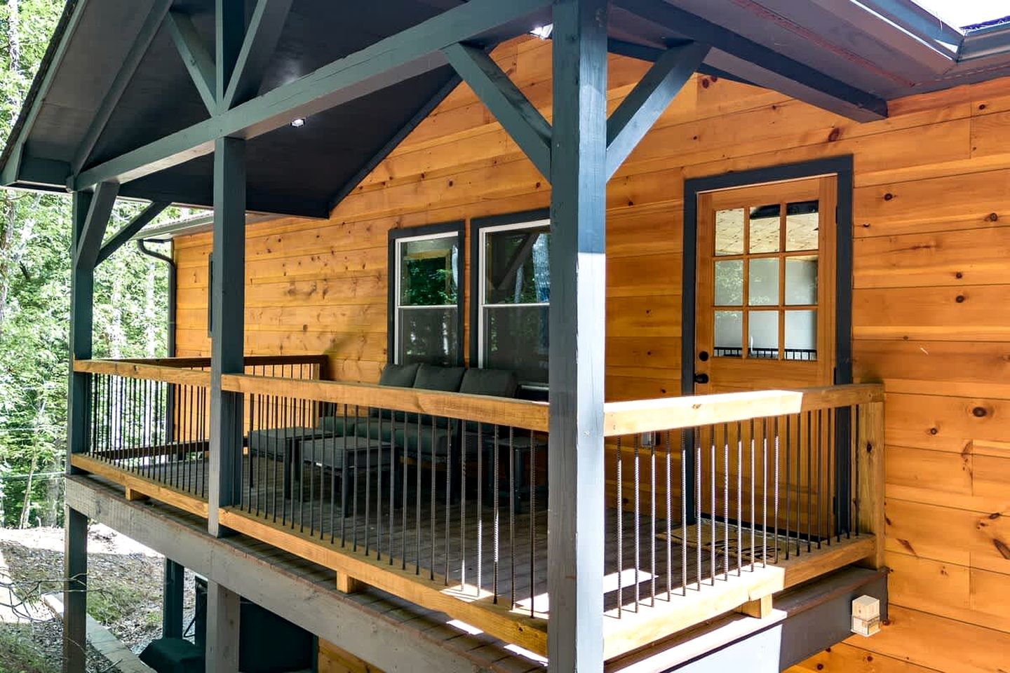 Secluded and Modern Cabin with Hot Tub near the Coosawattee River, Perfect for a Georgia Weekend Getaway