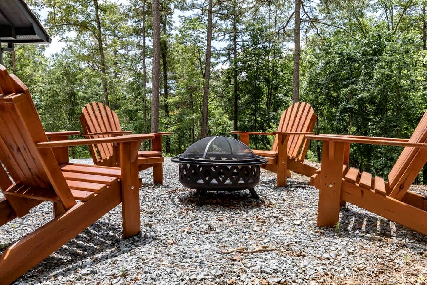 Secluded and Modern Cabin with Hot Tub near the Coosawattee River, Perfect for a Georgia Weekend Getaway