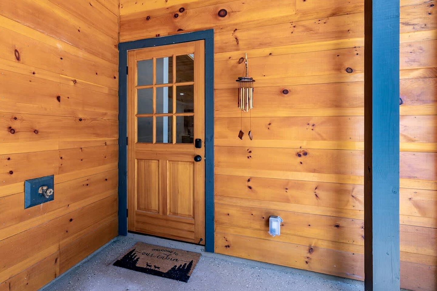 Secluded and Modern Cabin with Hot Tub near the Coosawattee River, Perfect for a Georgia Weekend Getaway