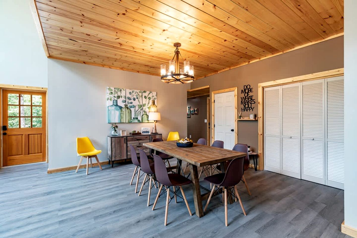 Secluded and Modern Cabin with Hot Tub near the Coosawattee River, Perfect for a Georgia Weekend Getaway