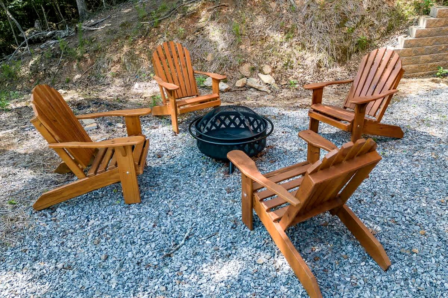 Secluded and Modern Cabin with Hot Tub near the Coosawattee River, Perfect for a Georgia Weekend Getaway