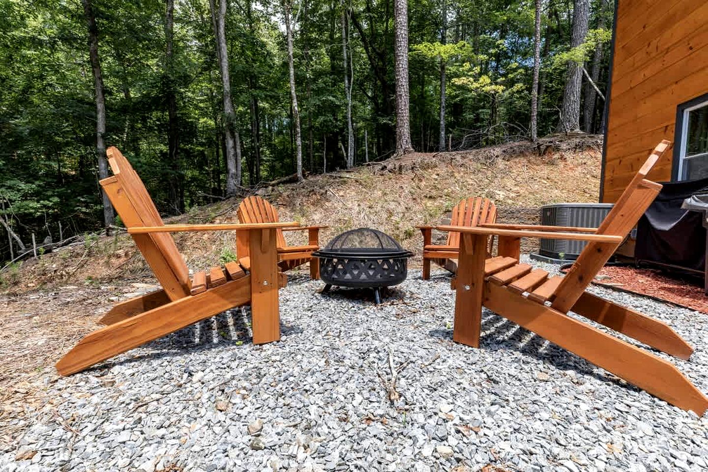 Secluded and Modern Cabin with Hot Tub near the Coosawattee River, Perfect for a Georgia Weekend Getaway