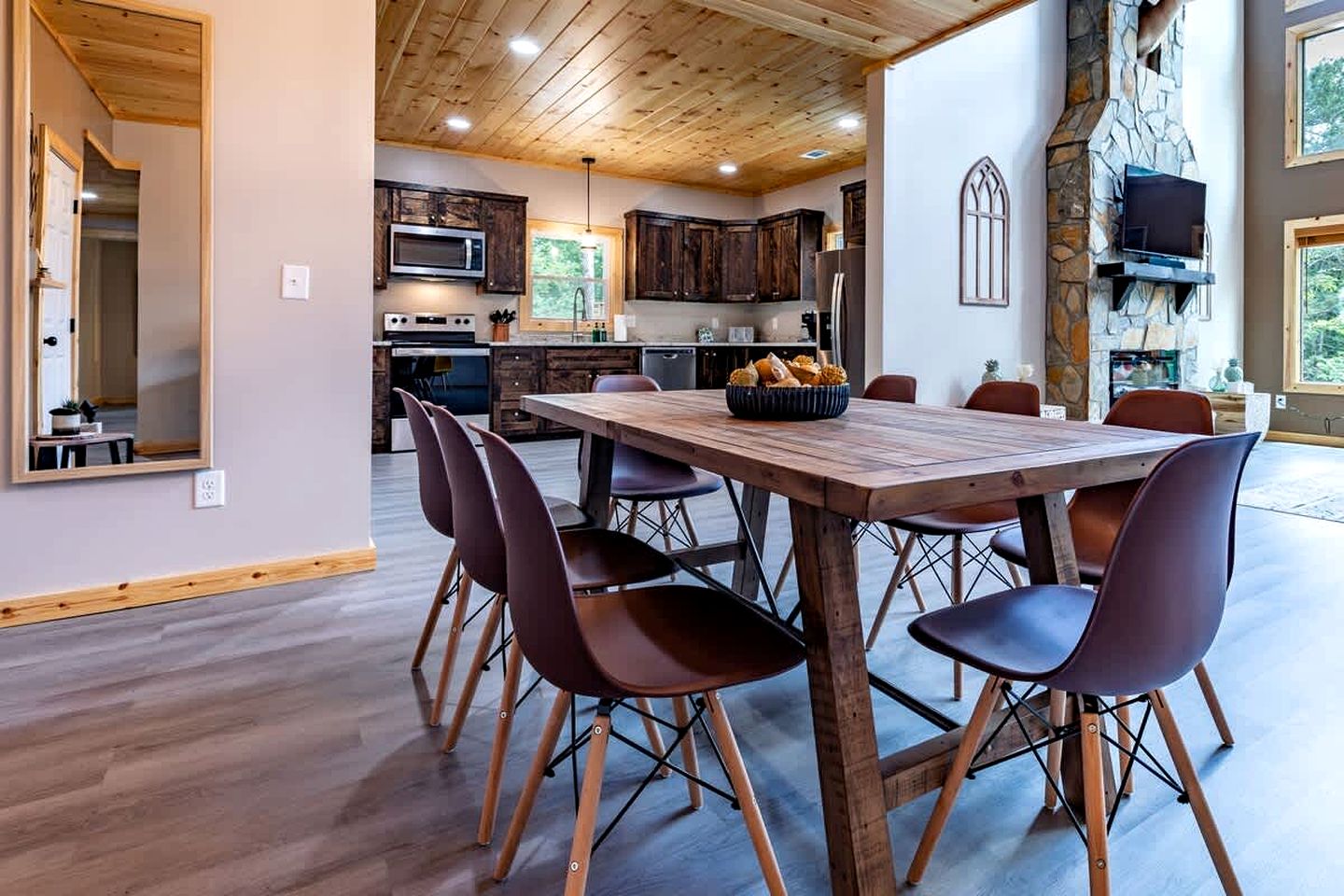 Secluded and Modern Cabin with Hot Tub near the Coosawattee River, Perfect for a Georgia Weekend Getaway