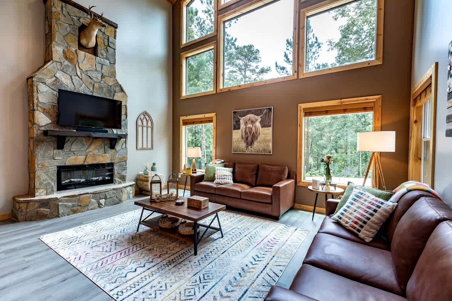 Secluded and Modern Cabin with Hot Tub near the Coosawattee River, Perfect for a Georgia Weekend Getaway