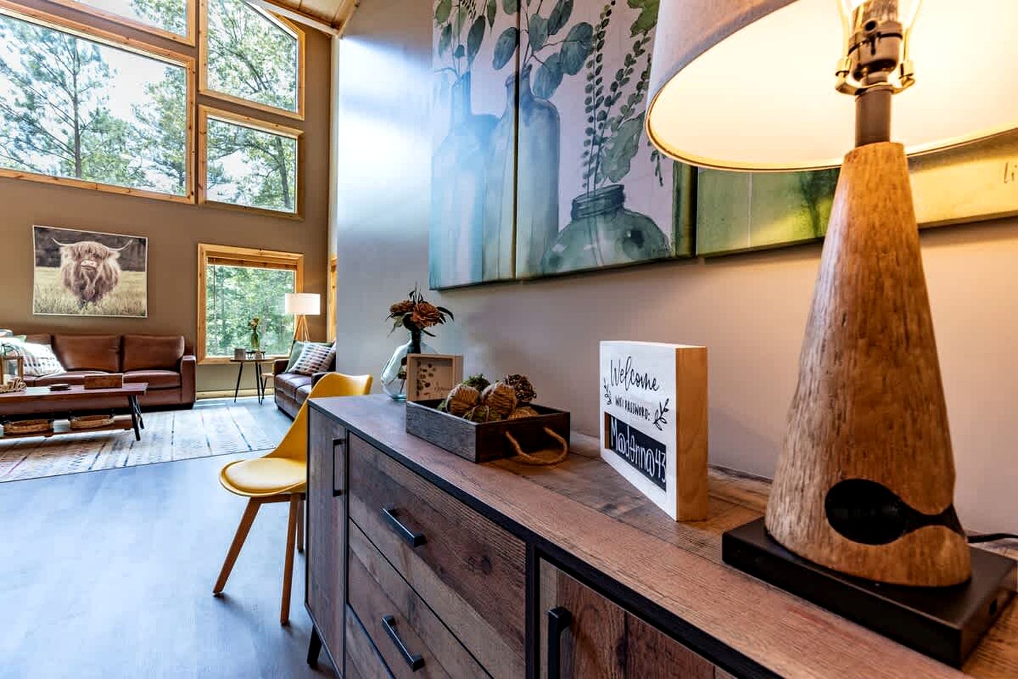 Secluded and Modern Cabin with Hot Tub near the Coosawattee River, Perfect for a Georgia Weekend Getaway