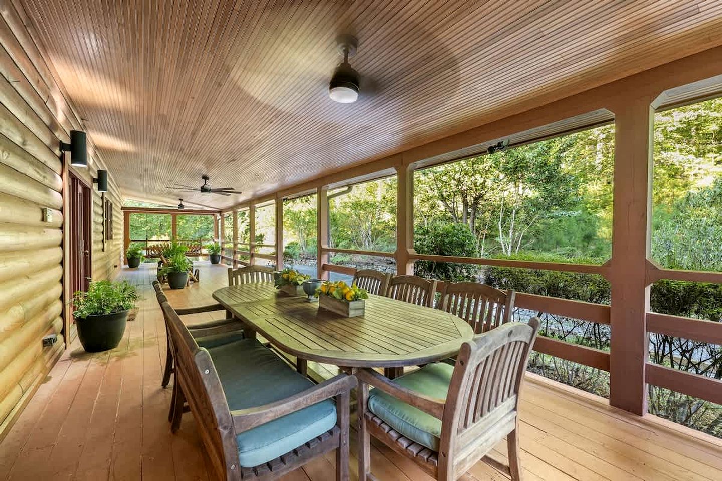 Secluded Mountain Cabin close to Helen, Georgia, Perfect for a Family Getaway