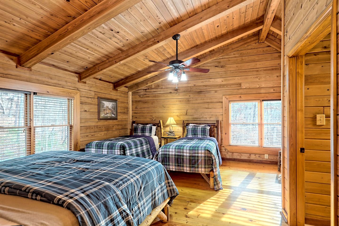 Secluded Mountain Cabin close to Helen, Georgia, Perfect for a Family Getaway