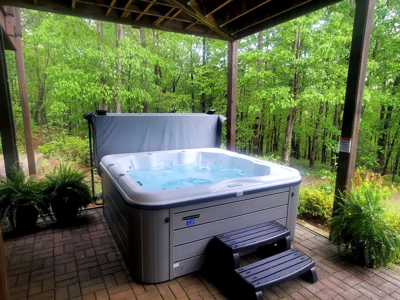 Secluded Mountain Cabin close to Helen, Georgia, Perfect for a Family Getaway