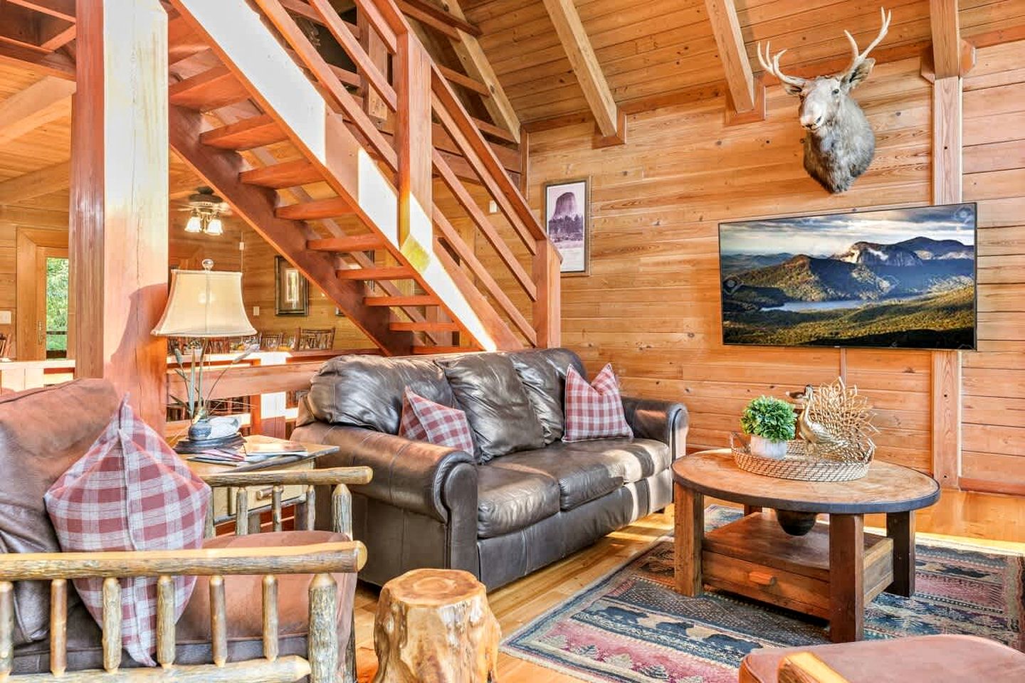 Secluded Mountain Cabin close to Helen, Georgia, Perfect for a Family Getaway