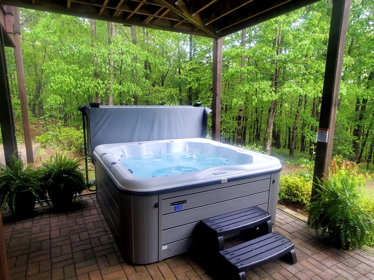 Secluded Mountain Cabin close to Helen, Georgia, Perfect for a Family Getaway