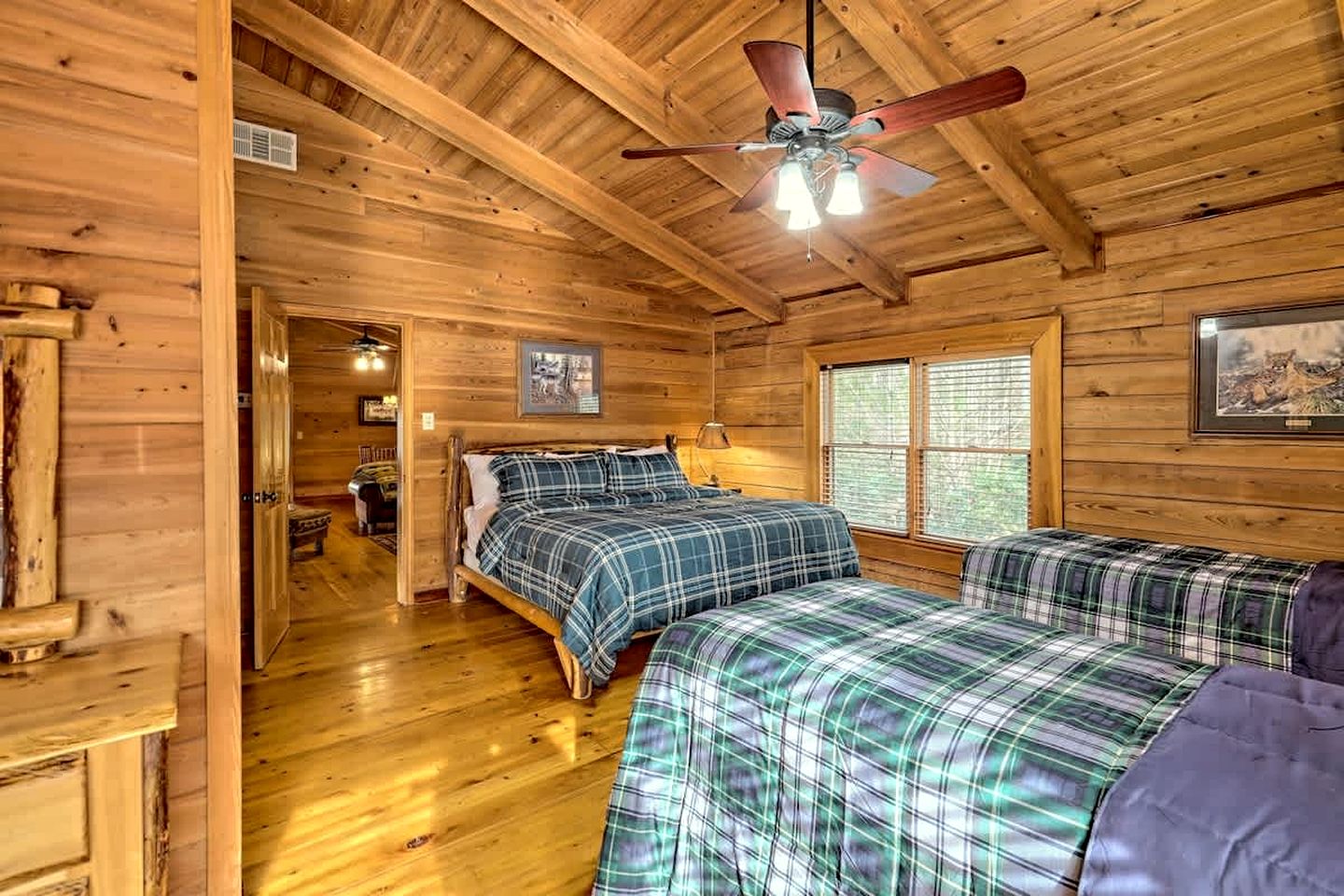 Secluded Mountain Cabin close to Helen, Georgia, Perfect for a Family Getaway