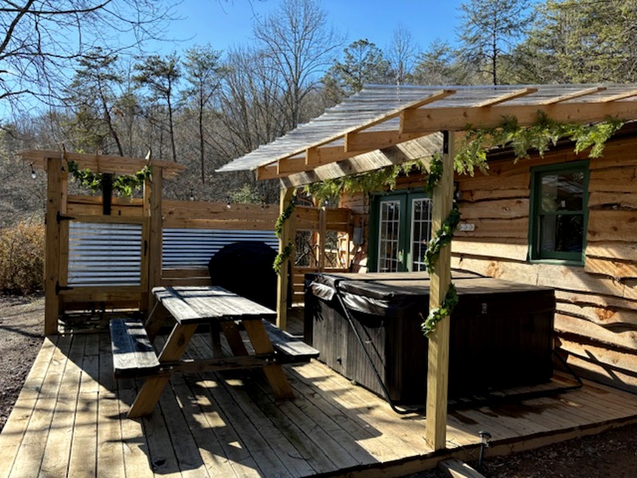 Secluded Mountain Hideaway: Cabin Experience in North Carolina