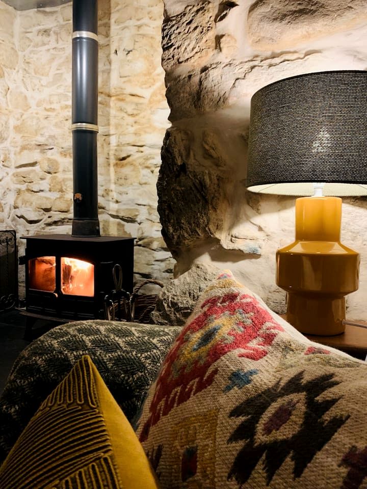 Secluded Historic Cottage with Mountain Views near Cader Idris in Snowdonia, Wales