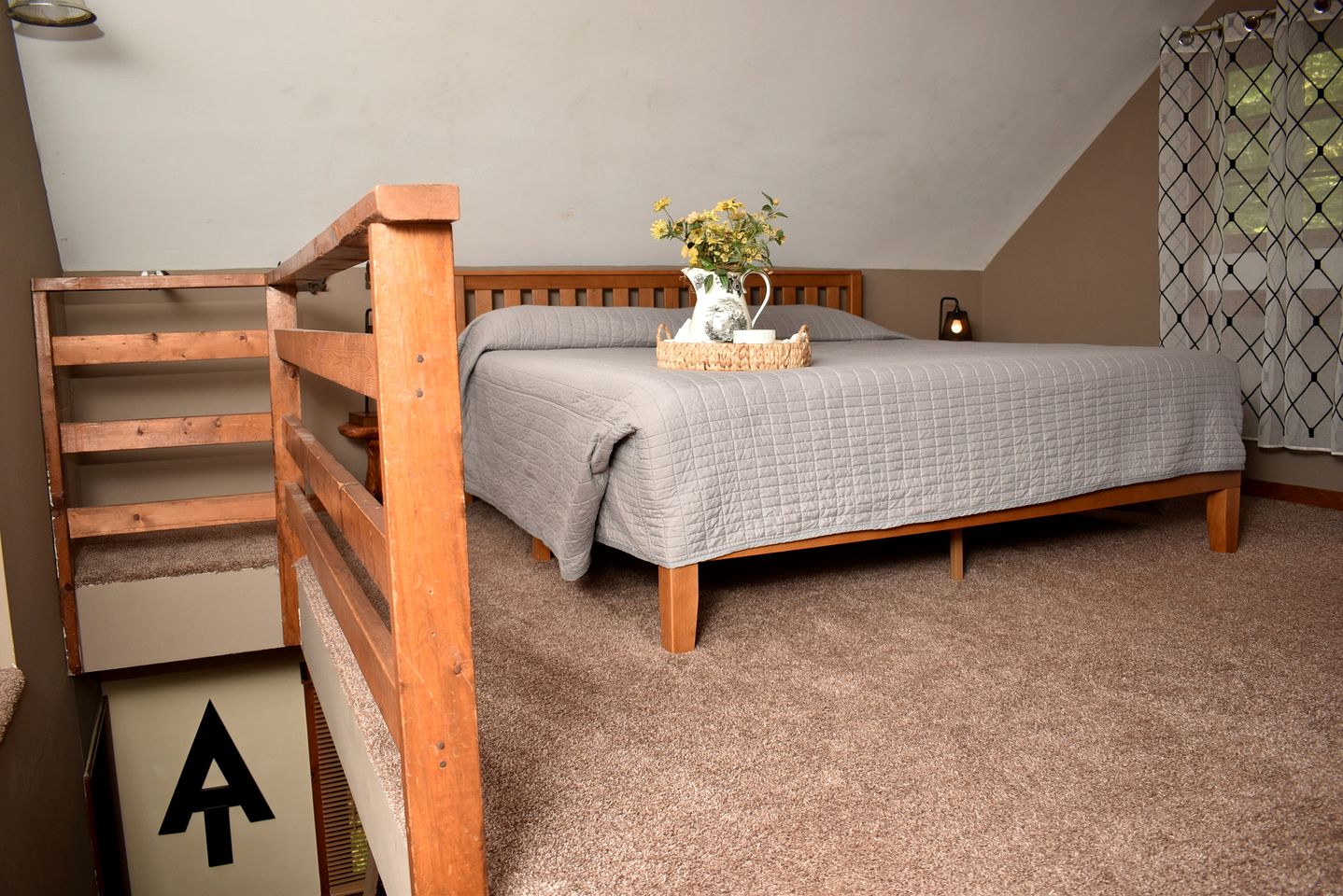 Secluded, Pet Friendly Cabin with Fire Pit, near all of North Georgia's Hiking Trails