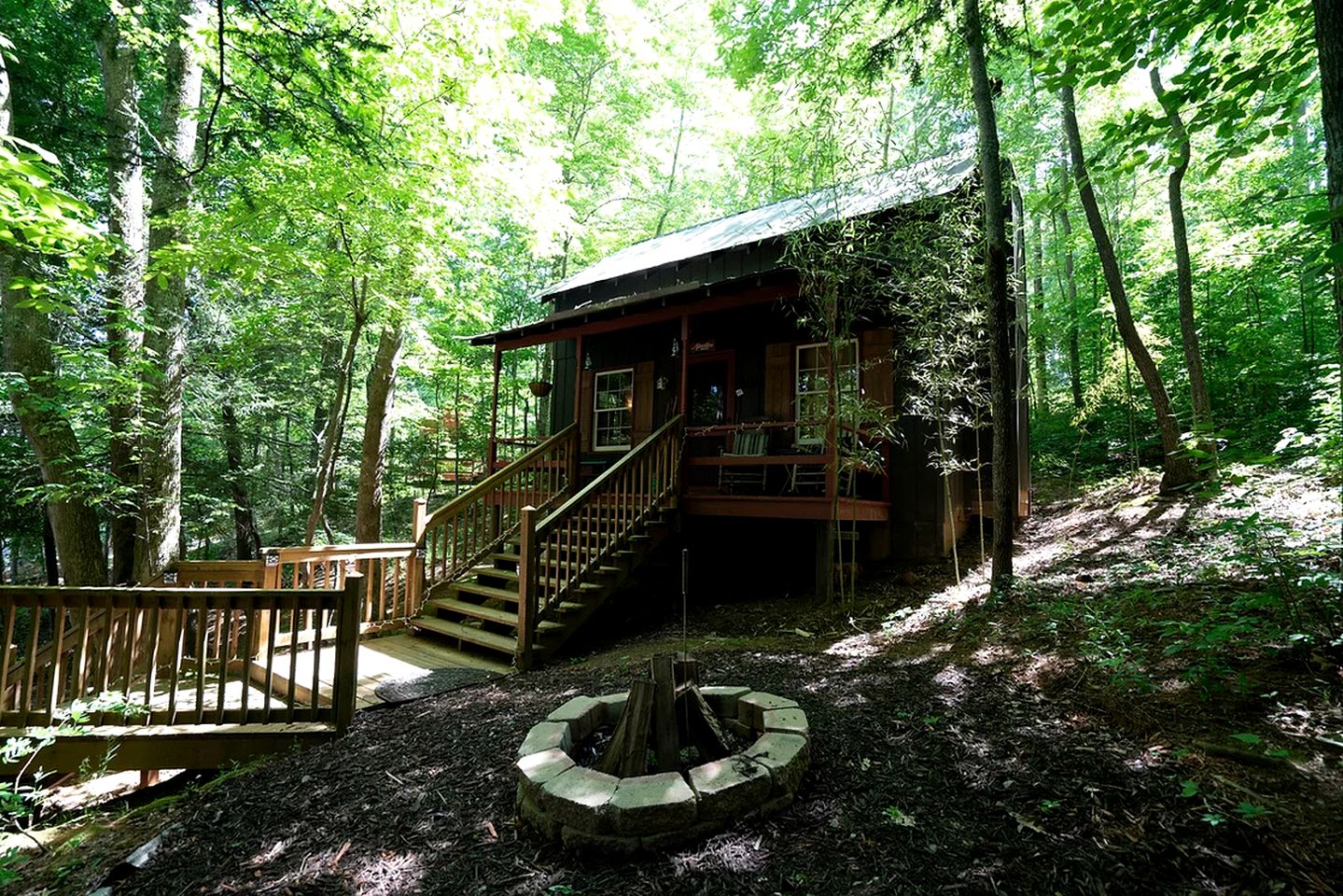 Secluded, Pet Friendly Cabin with Fire Pit, near all of North Georgia's Hiking Trails
