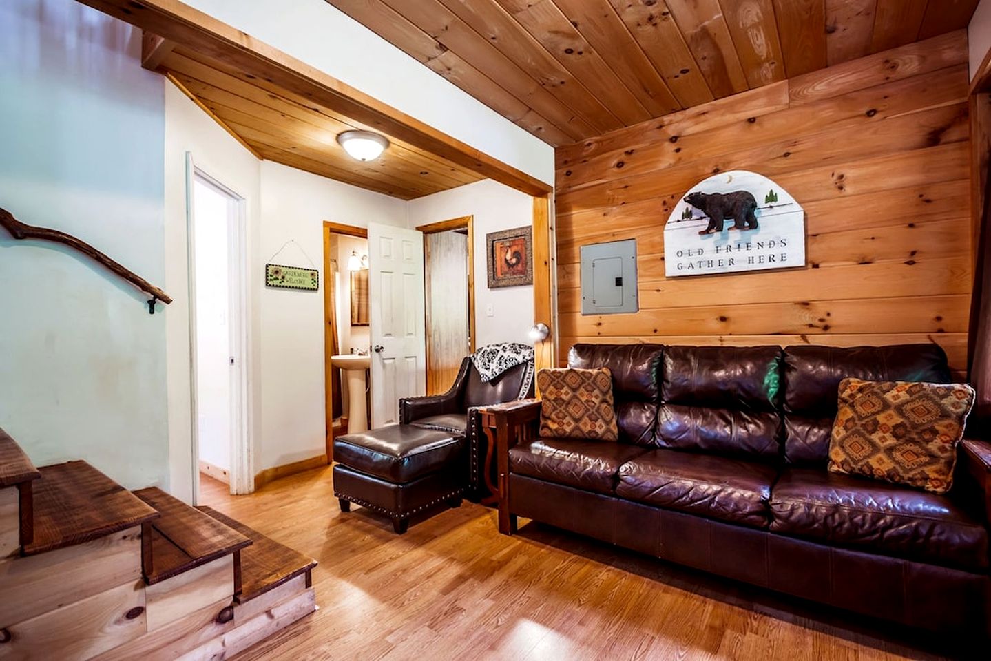 Secluded Pet Friendly Wooden Cabin with Sauna, Hot-tub and Pool Table in Cleveland, Georgia