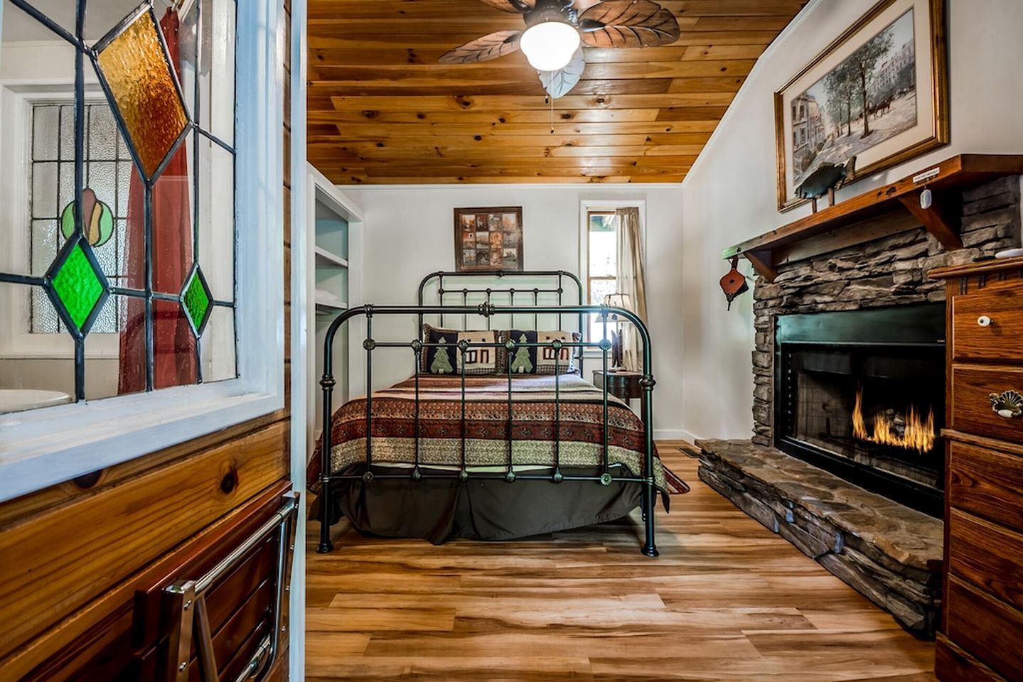 Secluded Pet Friendly Wooden Cabin with Sauna, Hot-tub and Pool Table in Cleveland, Georgia