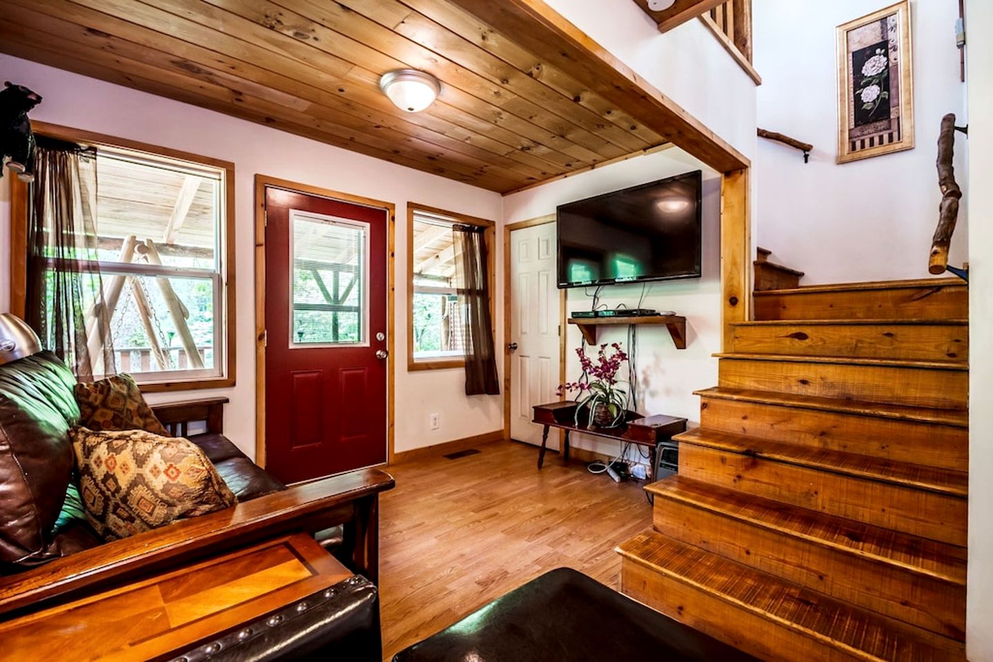 Secluded Pet Friendly Wooden Cabin with Sauna, Hot-tub and Pool Table in Cleveland, Georgia