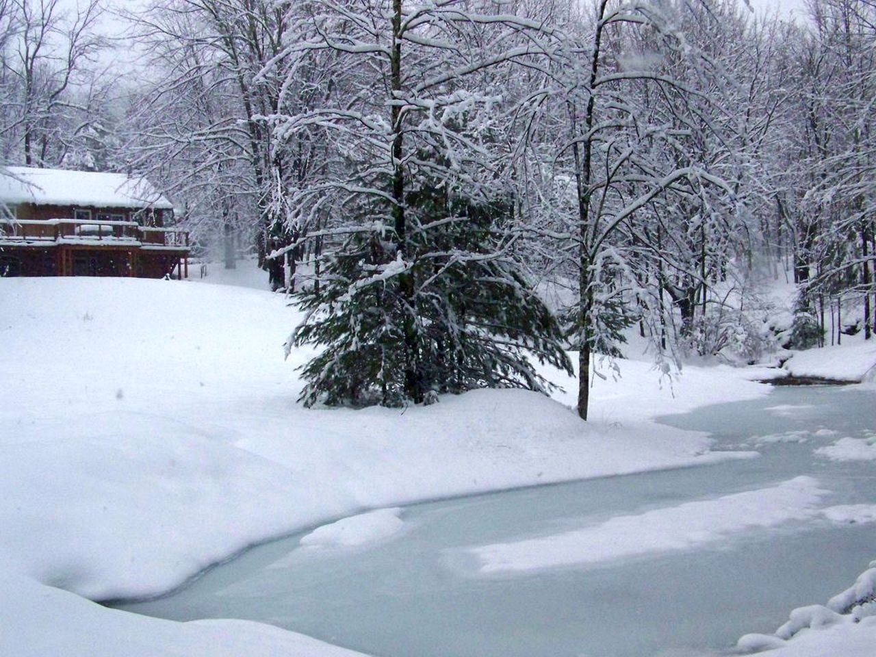 Wonderful Cabin Rental with Hot Tub Five Miles from Woodstock, New York