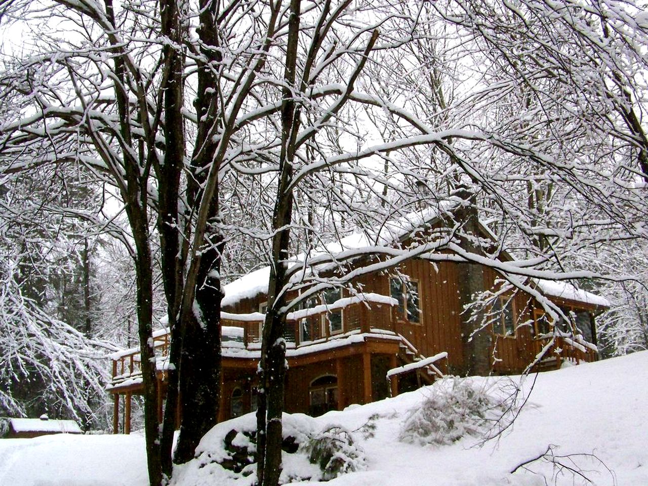 Wonderful Cabin Rental with Hot Tub Five Miles from Woodstock, New York