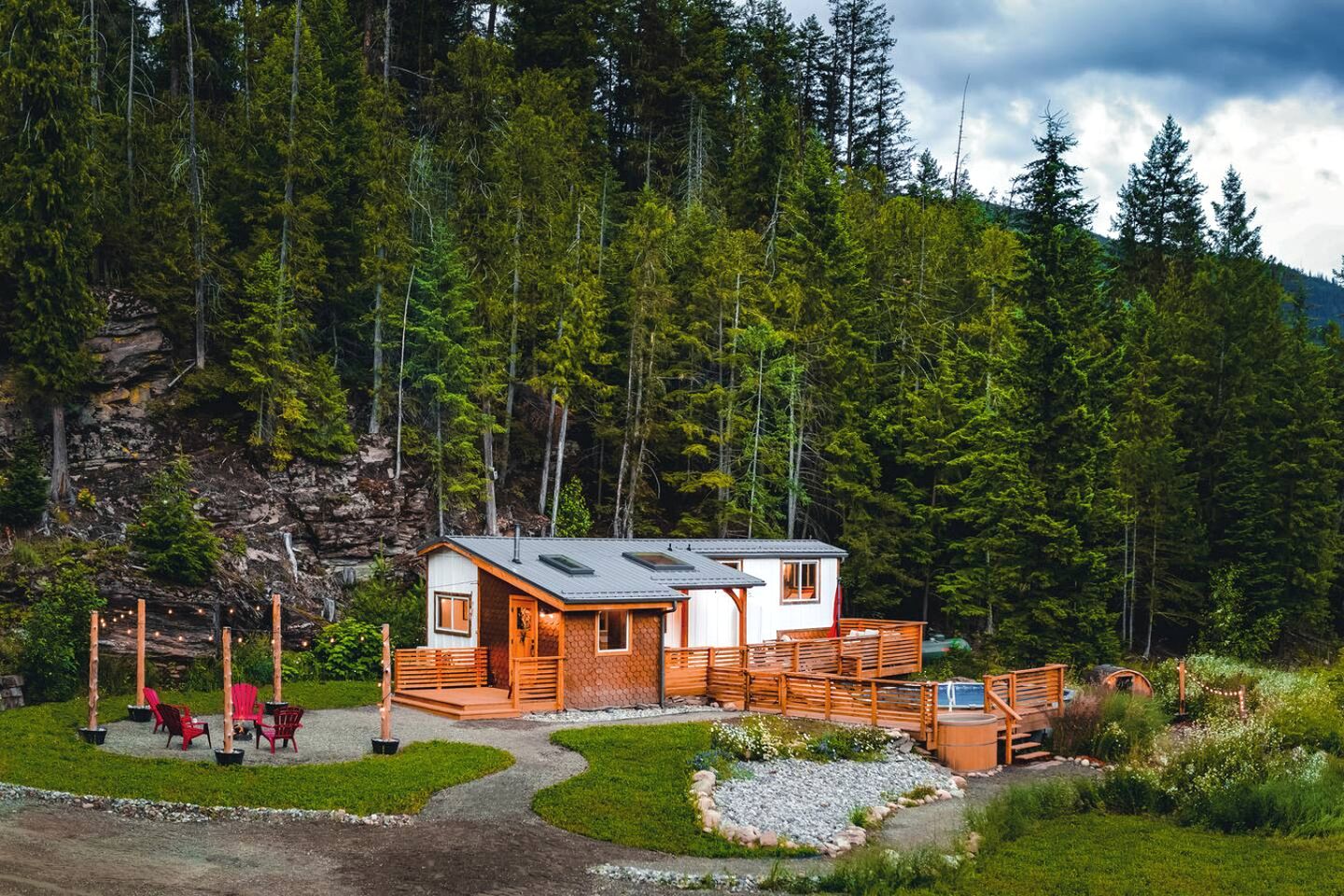 Enchanted Luxury Tiny House with Private Sauna & Rock Bluff Views near Meadow Mountain in Meadow Creek, BC