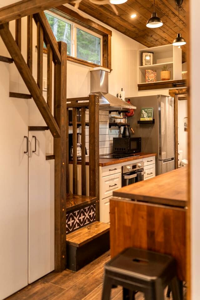 Enchanted Luxury Tiny House with Private Sauna & Rock Bluff Views near Meadow Mountain in Meadow Creek, BC