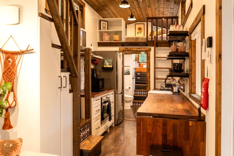 Tiny Houses (Canada, Meadow Creek, British Columbia)