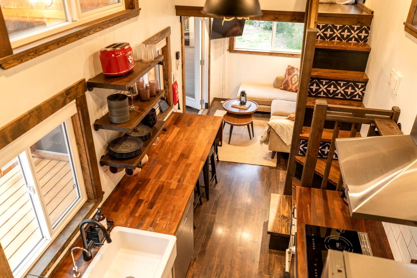 Enchanted Luxury Tiny House with Private Sauna & Rock Bluff Views near Meadow Mountain in Meadow Creek, BC