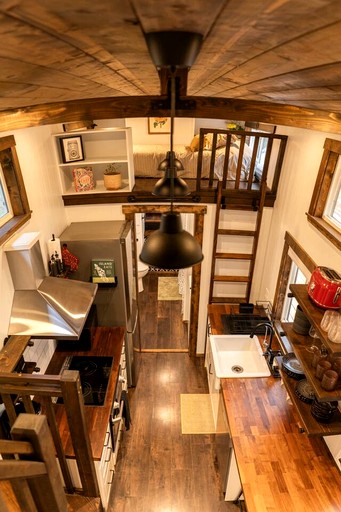 Tiny Houses (Canada, Meadow Creek, British Columbia)