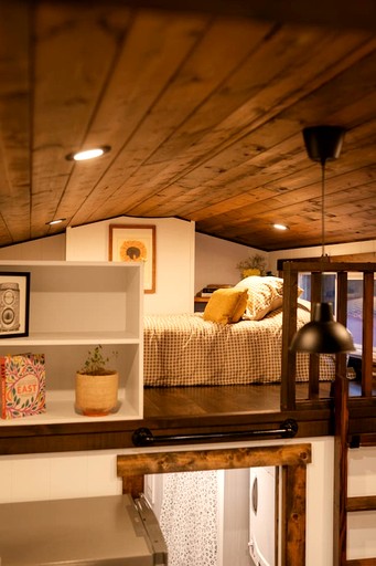 Tiny Houses (Canada, Meadow Creek, British Columbia)