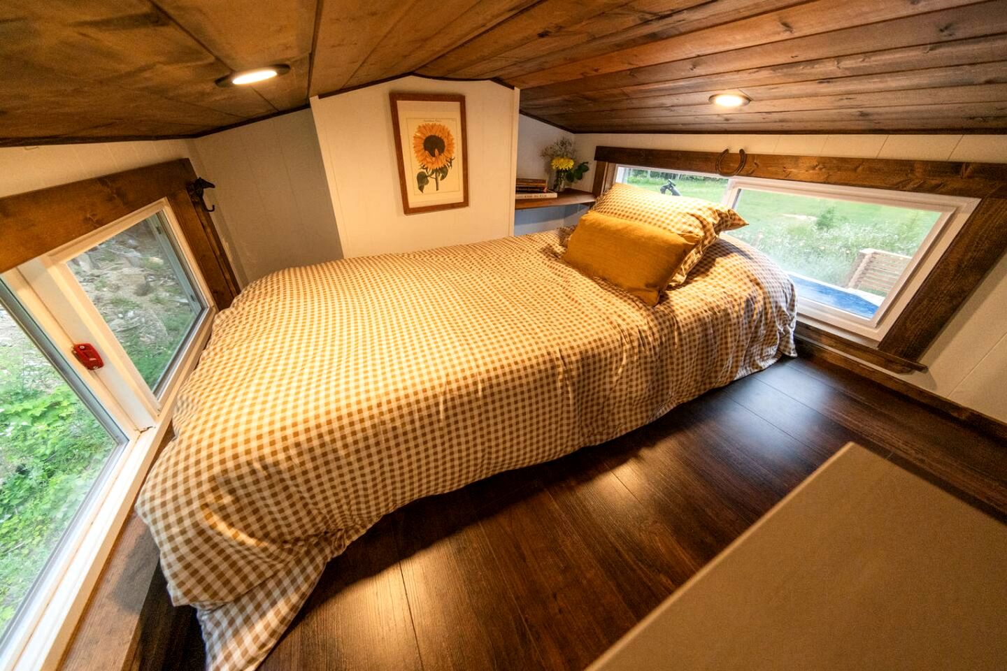 Enchanted Luxury Tiny House with Private Sauna & Rock Bluff Views near Meadow Mountain in Meadow Creek, BC