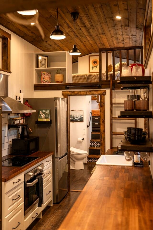 Enchanted Luxury Tiny House with Private Sauna & Rock Bluff Views near Meadow Mountain in Meadow Creek, BC