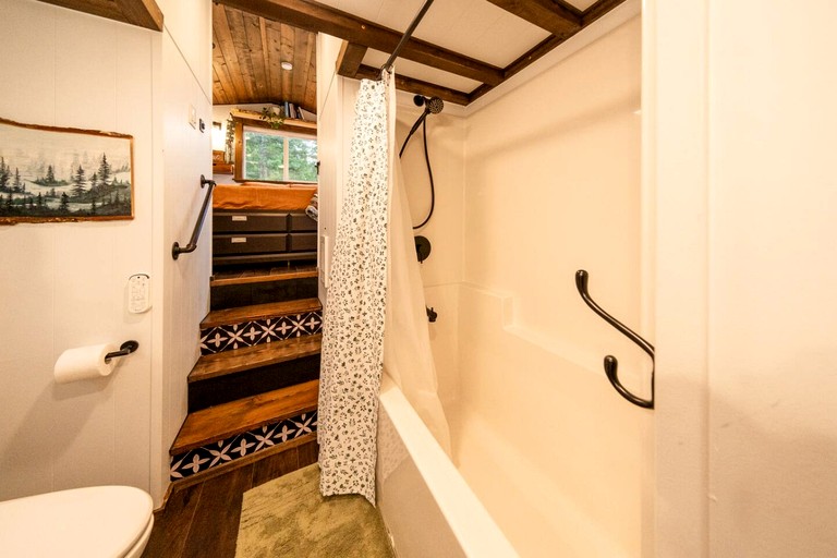 Tiny Houses (Canada, Meadow Creek, British Columbia)