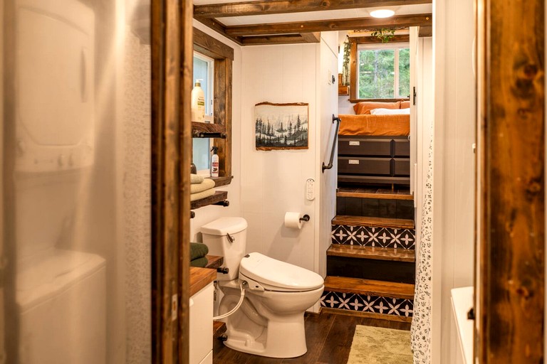 Tiny Houses (Canada, Meadow Creek, British Columbia)