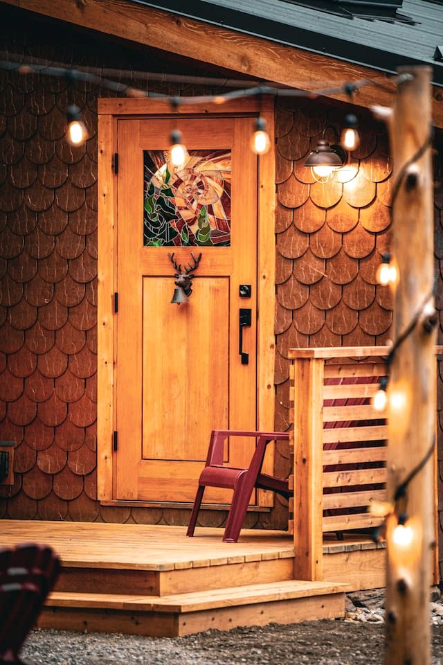 Enchanted Luxury Tiny House with Private Sauna & Rock Bluff Views near Meadow Mountain in Meadow Creek, BC