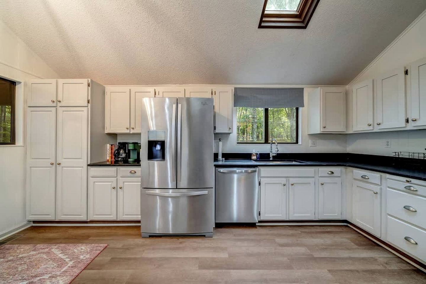 Remote, Pet Friendly Mountain Cabin with Fire Pit and Pool Access, Perfect for a Getaway to Shenandoah National Park