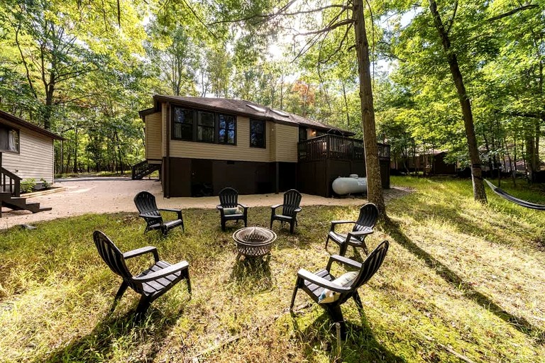 Cabins (United States of America, Hedgesville, West Virginia)