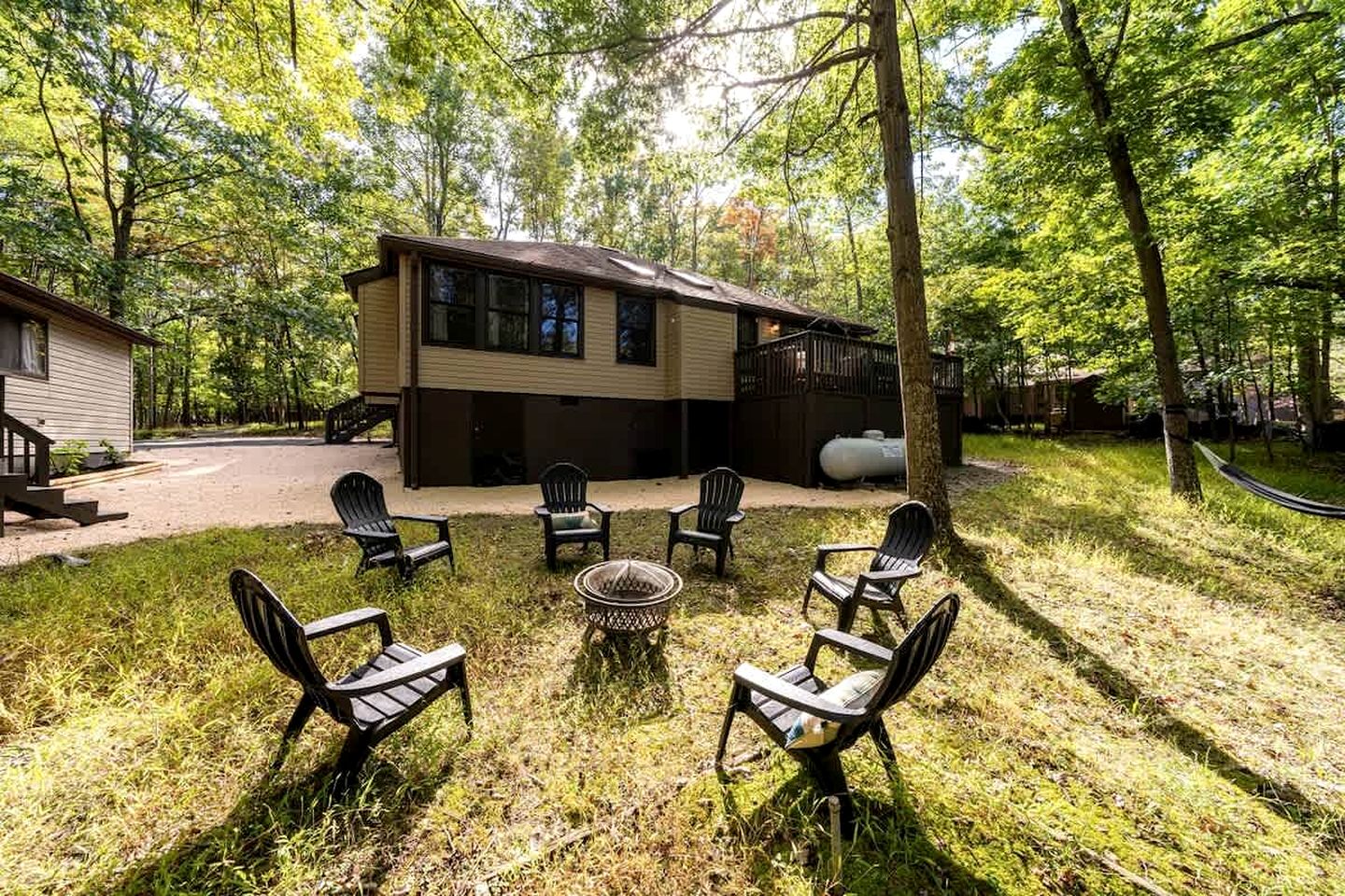 Remote, Pet Friendly Mountain Cabin with Fire Pit and Pool Access, Perfect for a Getaway to Shenandoah National Park