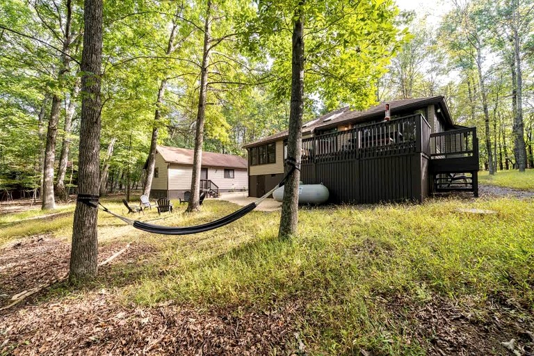 Cabins (United States of America, Hedgesville, West Virginia)