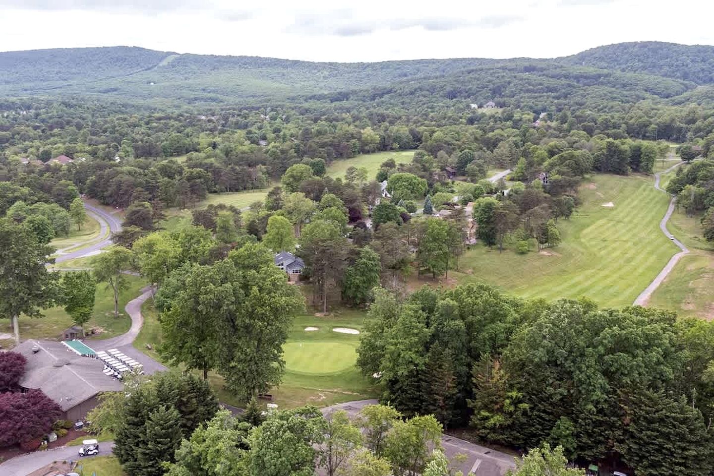 Remote, Pet Friendly Mountain Cabin with Fire Pit and Pool Access, Perfect for a Getaway to Shenandoah National Park