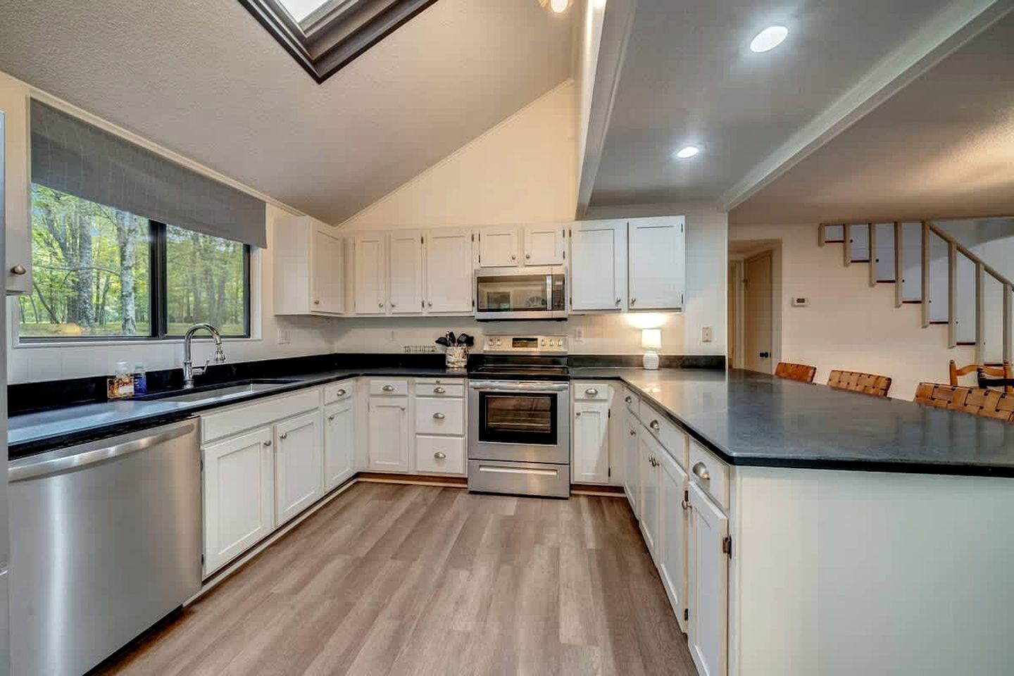 Remote, Pet Friendly Mountain Cabin with Fire Pit and Pool Access, Perfect for a Getaway to Shenandoah National Park